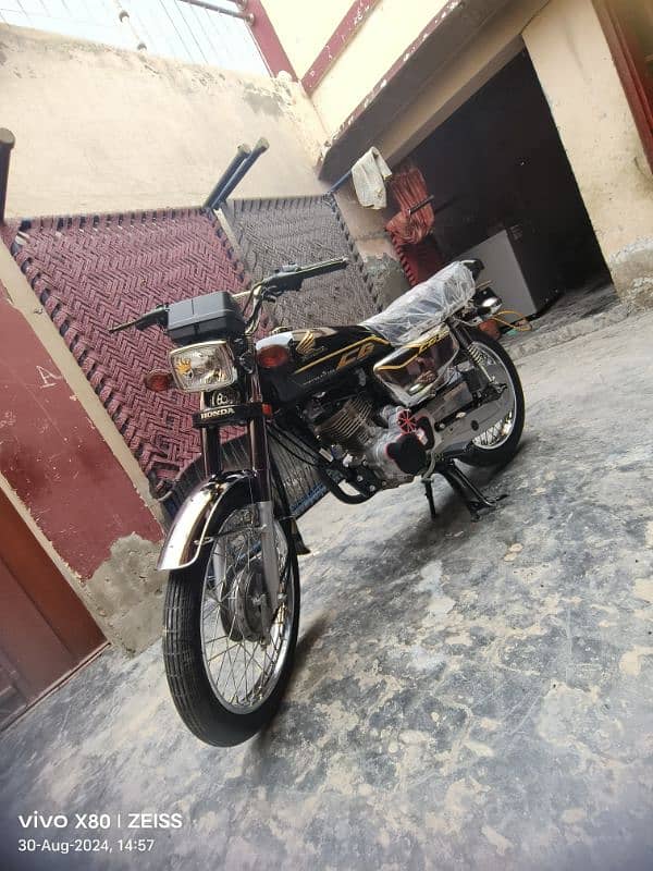 Honda CG 125 Self start New Condition Just 1950 Km Drive 1