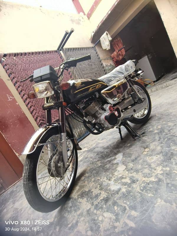 Honda CG 125 Self start New Condition Just 1950 Km Drive 3