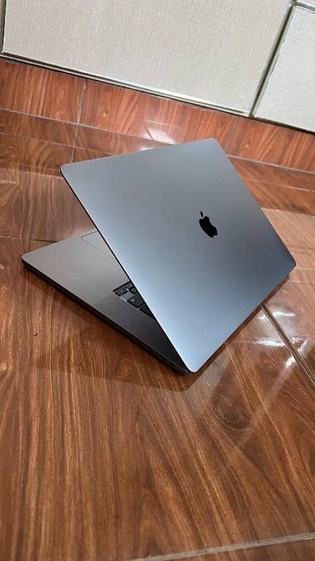 MacBook pro 2019 (32/1Tb_Graphic card 8GB) 4