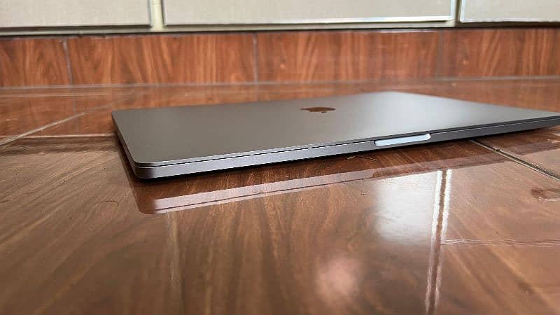 MacBook pro 2019 (32/1Tb_Graphic card 8GB) 7