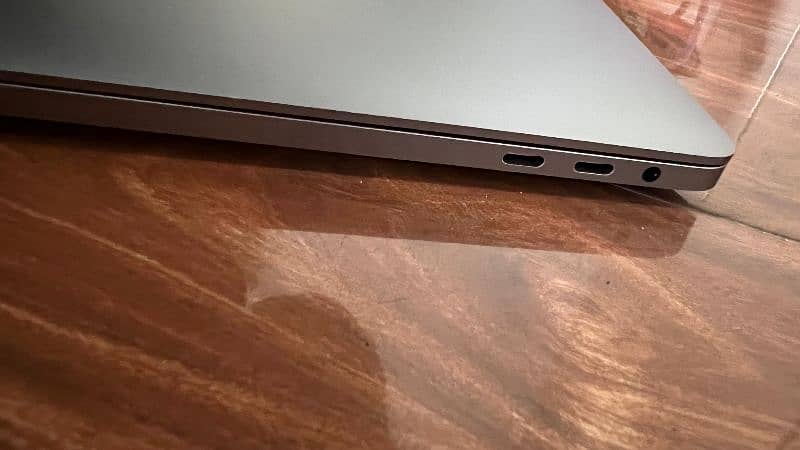 MacBook pro 2019 (32/1Tb_Graphic card 8GB) 8