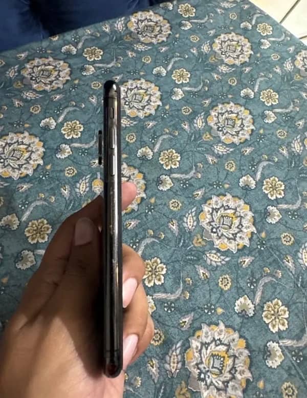 iPhone X 64 by PTA bettery and penal change glass minor sa break ha 2