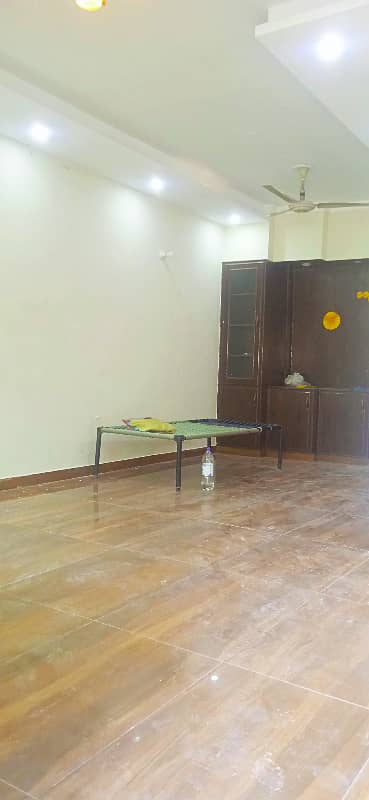 ideal working Space/ Silent Office /IT Office 10 Marla house Easy Approach to Moulana Shoukat Ali Road 2