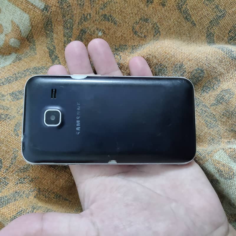 Samsung Galaxy 1J mini 3