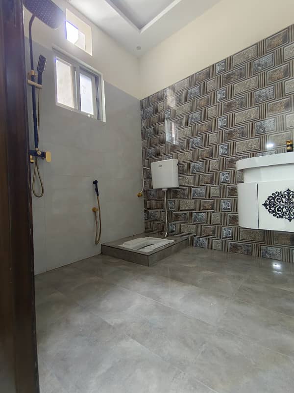 6 MARLA,5 BED ROOMS BRAND NEW SPANISH HOUSE FOR SALE 4