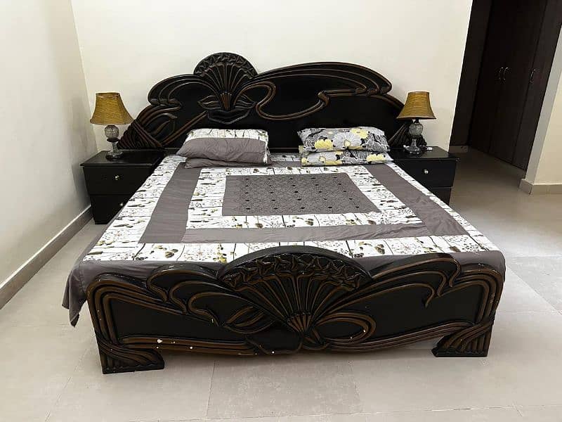 Urgent sale Bed set with dressing and side table with mattress 4