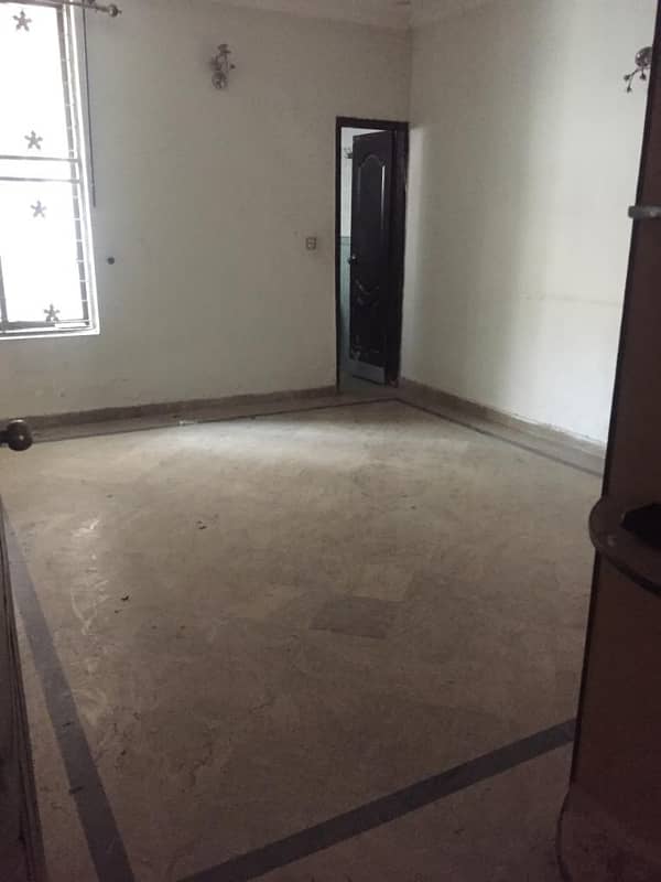 7MARLA BEAUTIFUL HOUSE AWAILABLE FOR SALE IN FASIAL TOWN BLOCK D 4