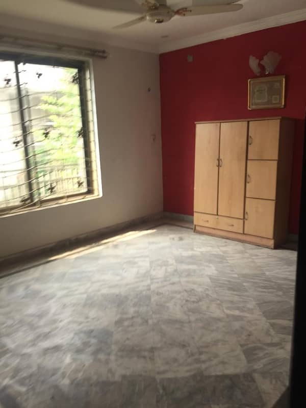 7MARLA BEAUTIFUL HOUSE AWAILABLE FOR SALE IN FASIAL TOWN BLOCK D 11