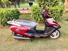 United Scooty 100 CC petrol 1280 km driven only like new scooty