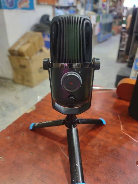 JLab microphone/mic 6