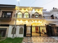 Investors Should sale This House Located Ideally In Khayaban-e-Amin