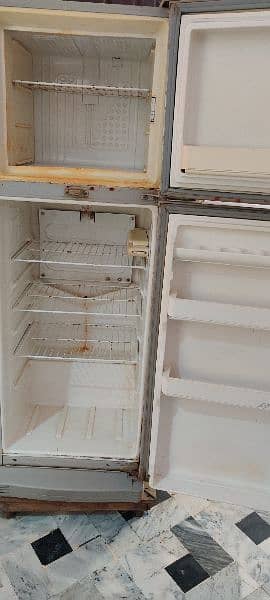 urgent dawlance Refrigerator 9144m 1