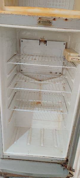 urgent dawlance Refrigerator 9144m 2