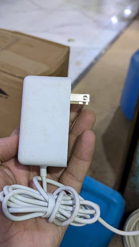 12. v power bank 4