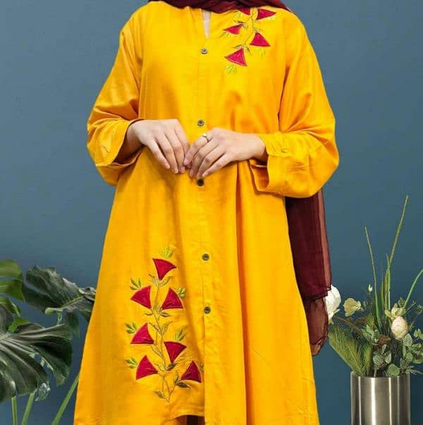 3 Pcs Women's Stitched Lawn Applique

Suit 2