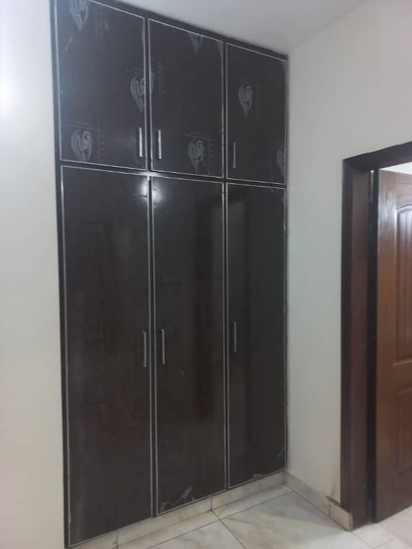 10 MARLA 3 BEDROOM APARTMENT FOR RENT IN ASKARI -11 LAHORE. 4