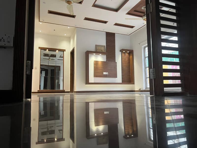 10 MARLA 3 BEDROOM APARTMENT FOR RENT IN ASKARI -11 LAHORE. 10