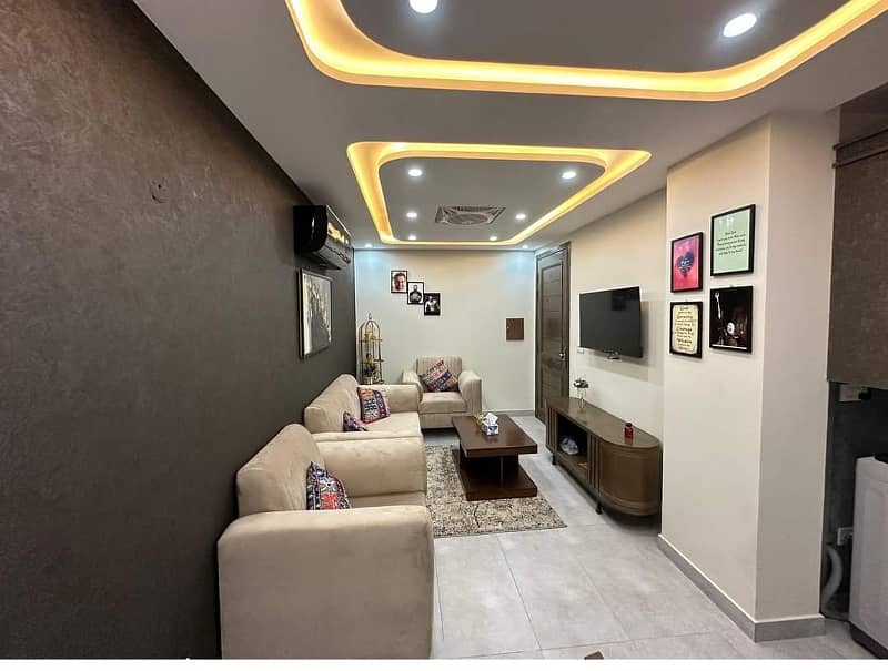 1 Bedroom VIP Full furnish flat per day available in Bahria town Lahore 0