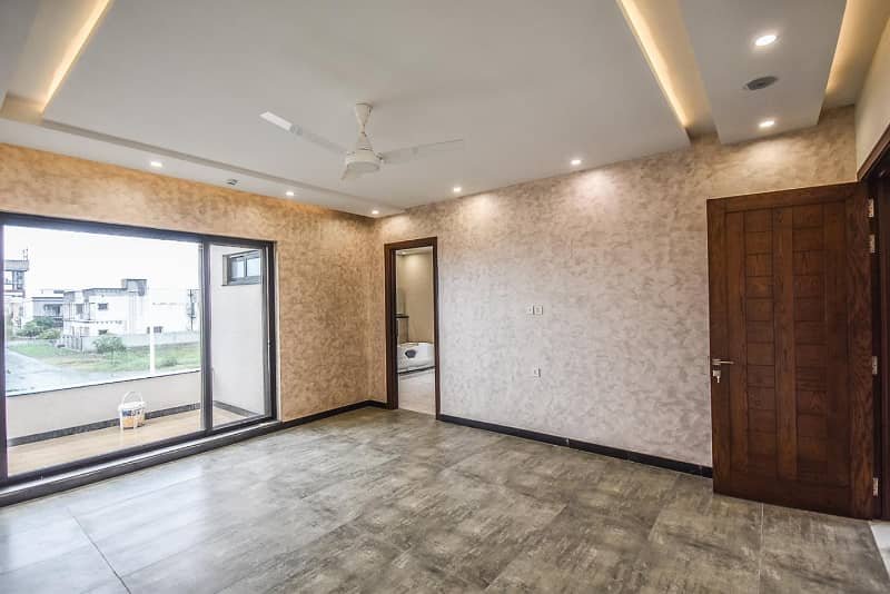 One Kanal Owner Built Luxury Upper Portion Available For Rent Near Park 6