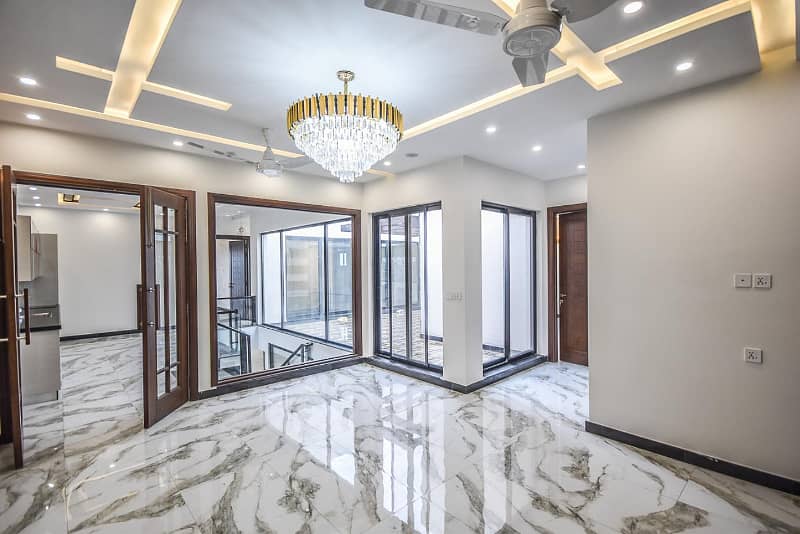 One Kanal Owner Built Luxury Upper Portion Available For Rent Near Park 16