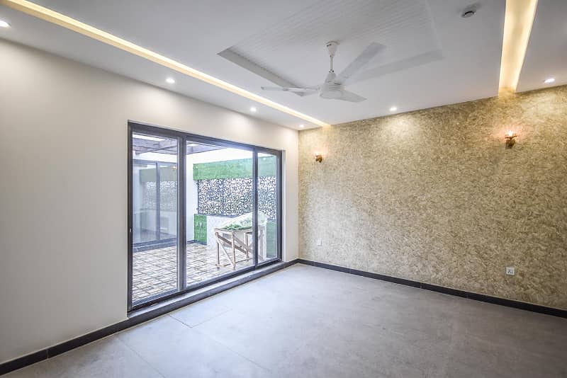 One Kanal Owner Built Luxury Upper Portion Available For Rent Near Park 18