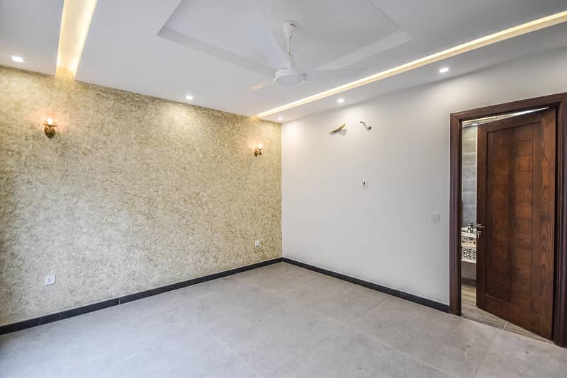 One Kanal Owner Built Luxury Upper Portion Available For Rent Near Park 19