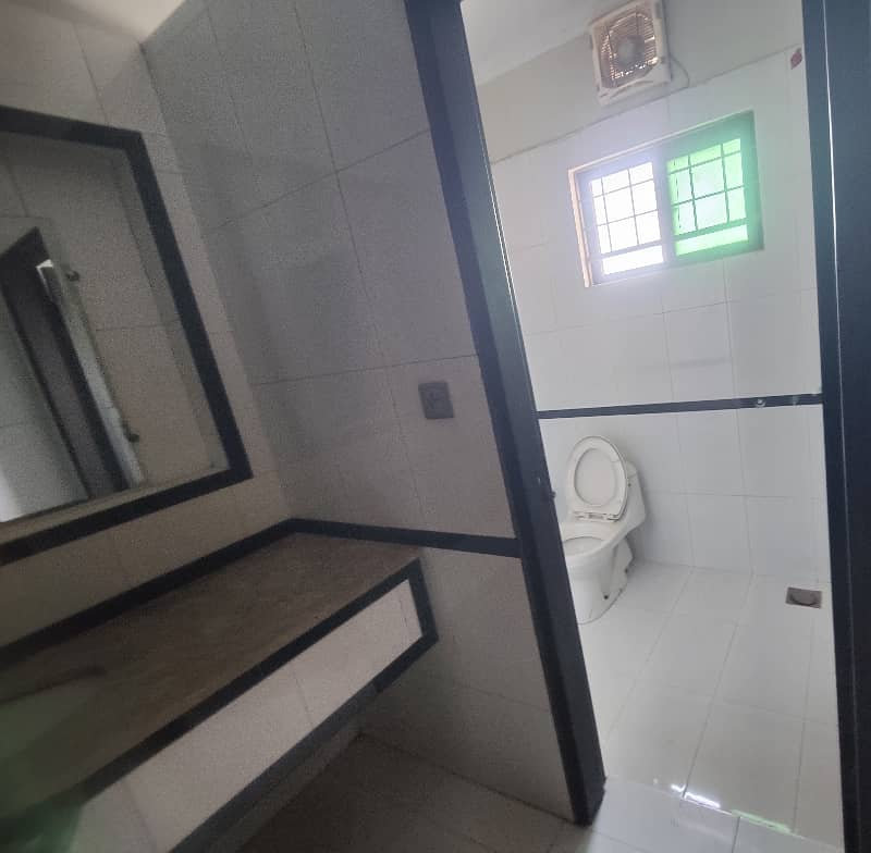 4rth FLOOR WITHOUT LIFT, 2 WASHROOMS FOR RENT 4