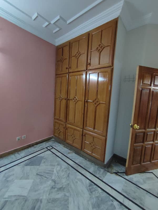 30*60 Upper Portion Available For Rent In G-11 Real Pics 4