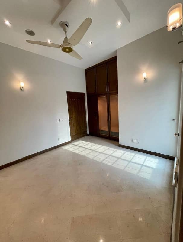 10 Marla Full House For Sale In DHA Phase 1,Block P, Reasonable Price And Suitable Location Pakistan Punjab Lahore. 9