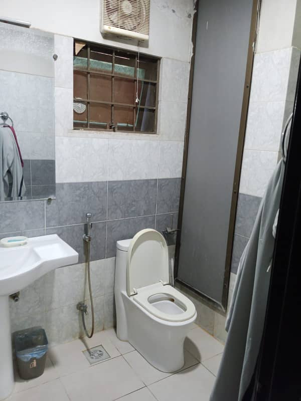 10 MARLA 3 BEDROOM APARTMENT FOR RENT IN ASKARI -11 LAHORE. 6