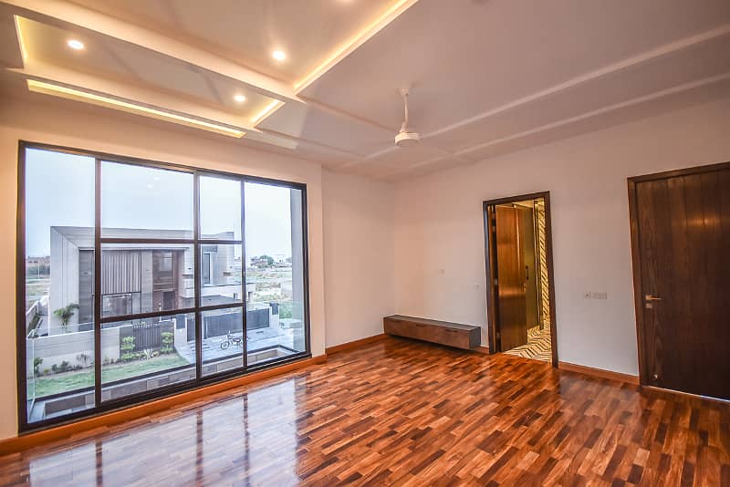 One Kanal Luxurious Upper Portion Direct Approach From Main Shabbir Sharif Road Hot Location 5