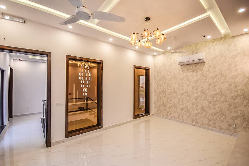 One Kanal Luxurious Upper Portion Direct Approach From Main Shabbir Sharif Road Hot Location 10