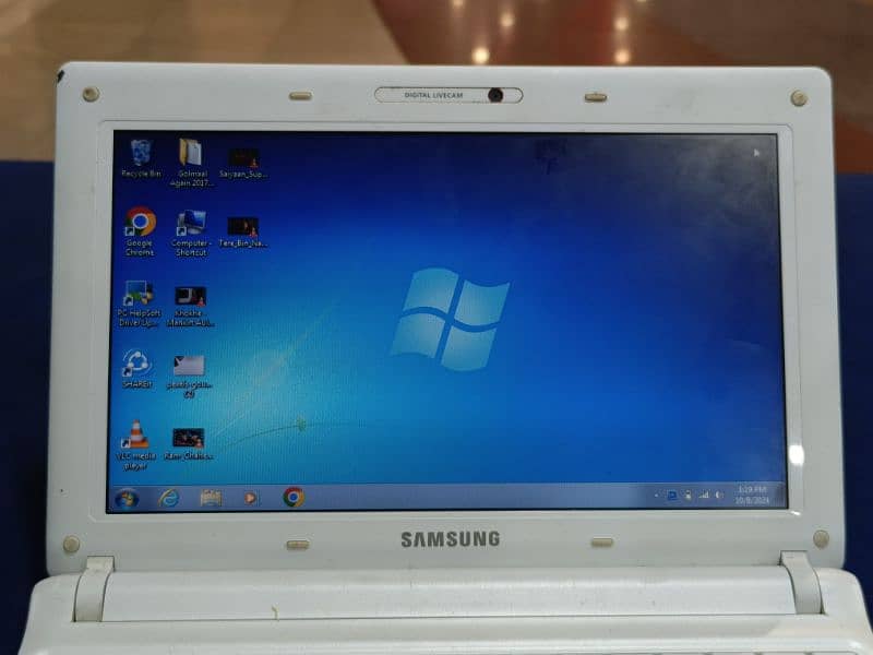 Samsung Laptop N150 plus intel Atom inside 1