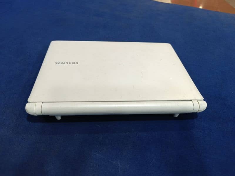 Samsung Laptop N150 plus intel Atom inside 3