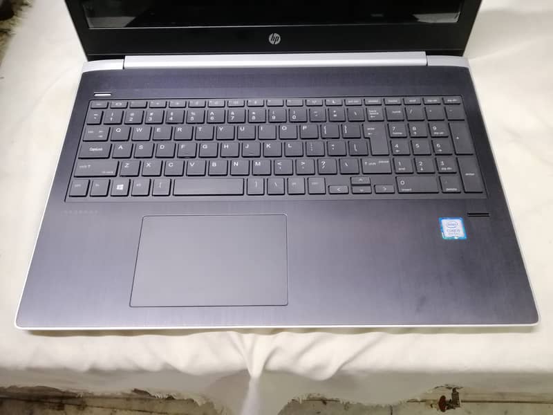 Hp probook 450 G5 8gb ram 256GB ssd N. V. M. E 14