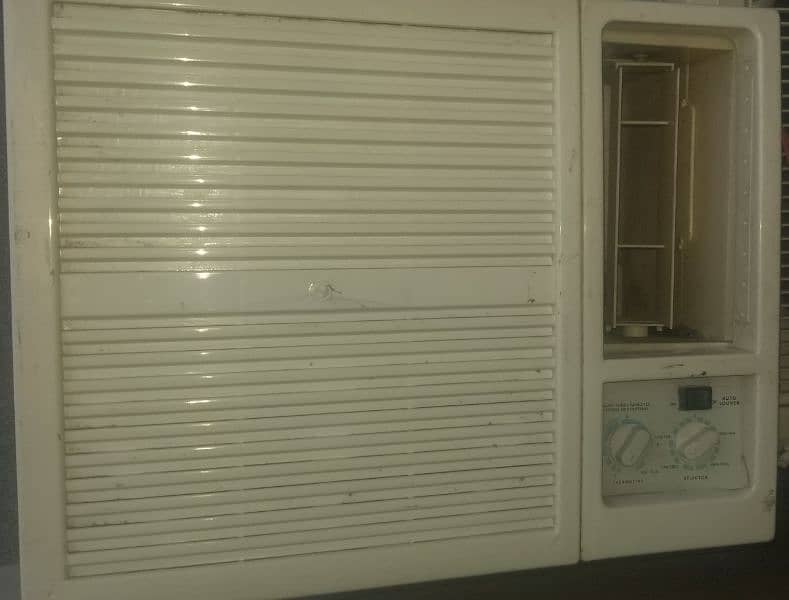 1 TOn Window AC in Good Condition 0