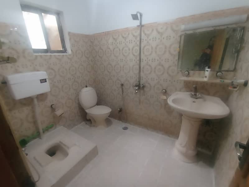 1 kanal tripple storey house for sale 7