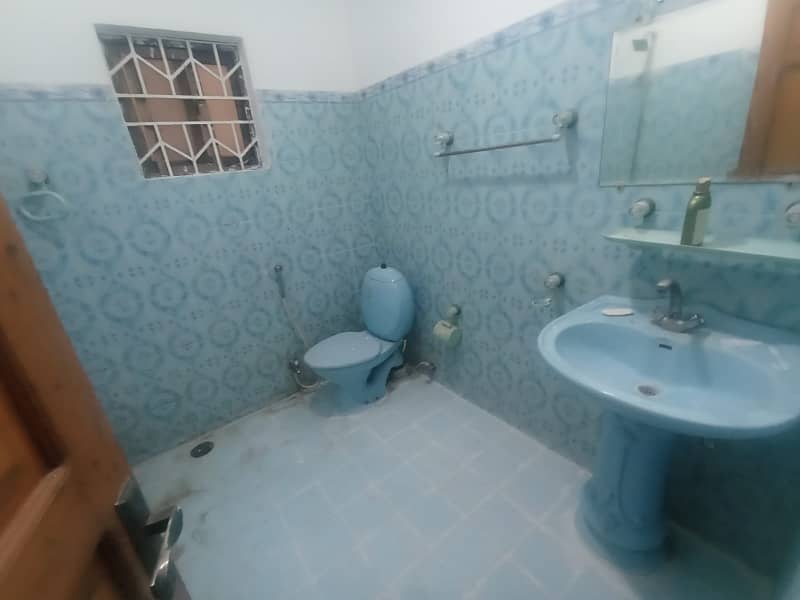 1 kanal tripple storey house for sale 9