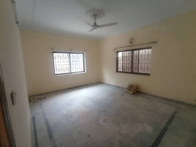 1 kanal tripple storey house for sale 12