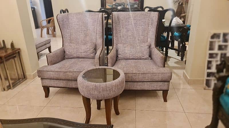 room chair,wing chairs,coffeetable,bigchairs,comfychairs 3