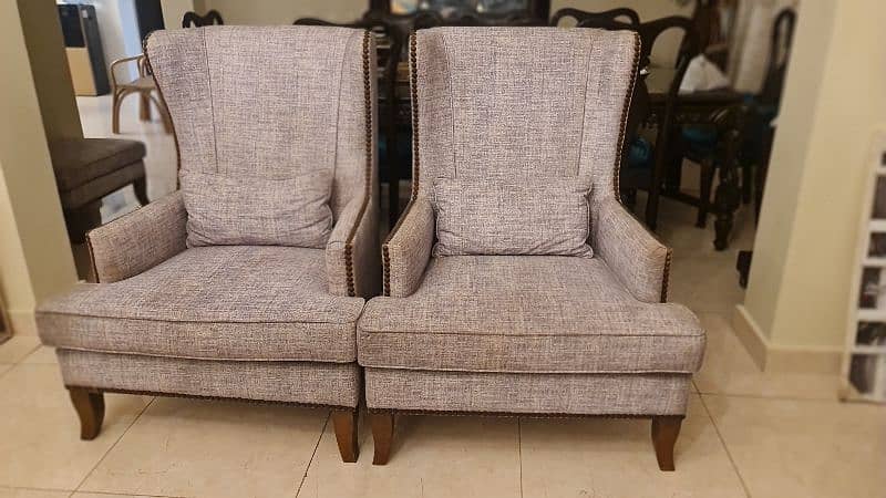 room chair,wing chairs,coffeetable,bigchairs,comfychairs 4