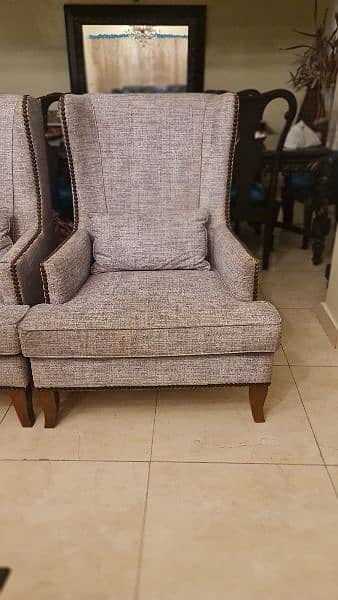 room chair,wing chairs,coffeetable,bigchairs,comfychairs 5