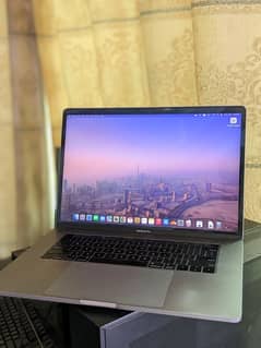 MacBook pro core i9.32gb ram. 2018