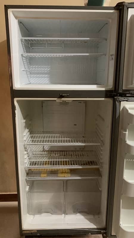 Used dawlance fridge 1