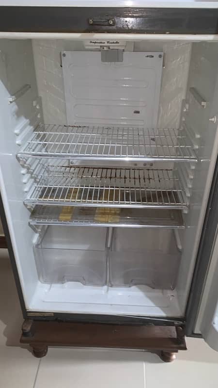 Used dawlance fridge 3