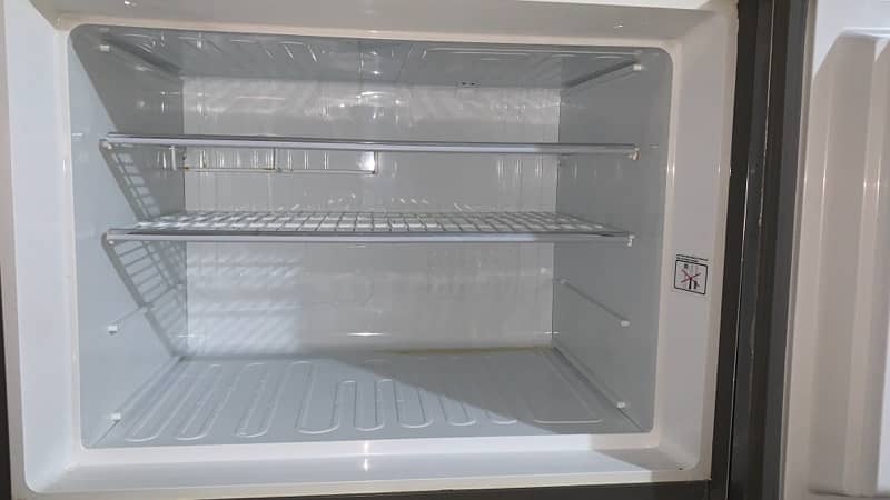 Used dawlance fridge 4