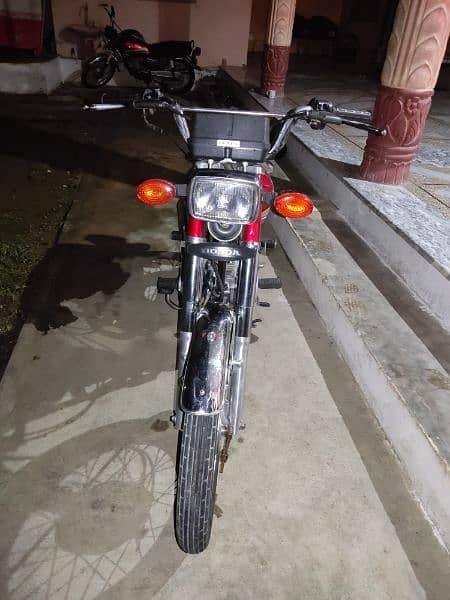 Honda 125 2011 Model 10/10 Condition Whtsapp 03275655362 2