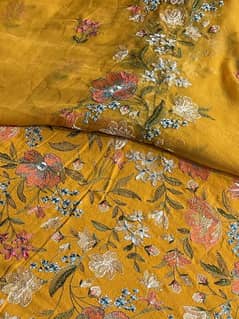 Packing, video bnani hy mobile se or suits folding krni hy
