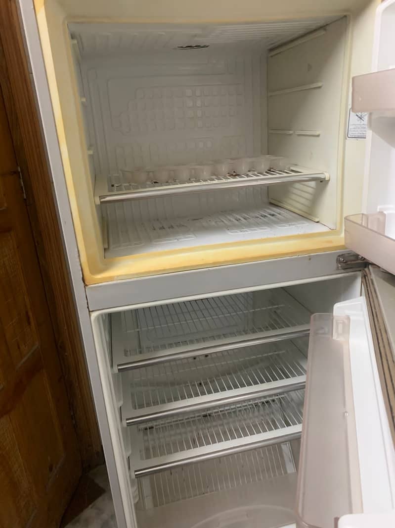 Dowlannce Fridge for sale 0348-5101486 3