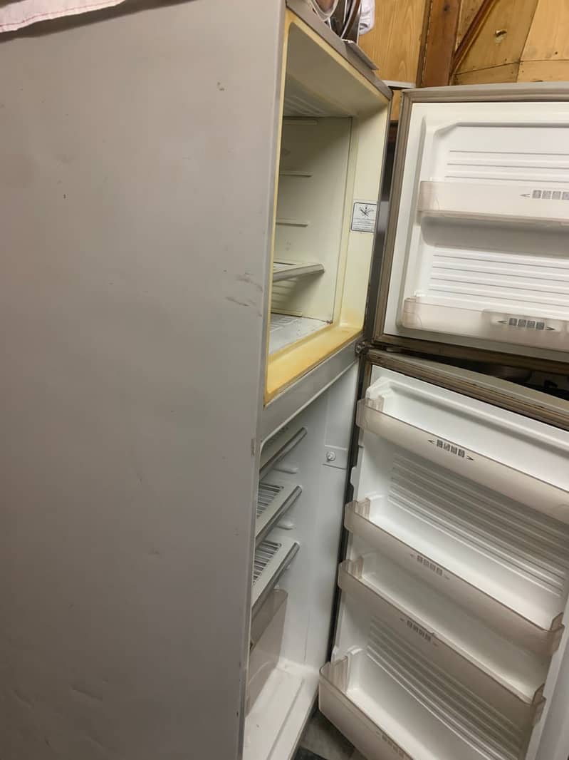 Dowlannce Fridge for sale 0348-5101486 7